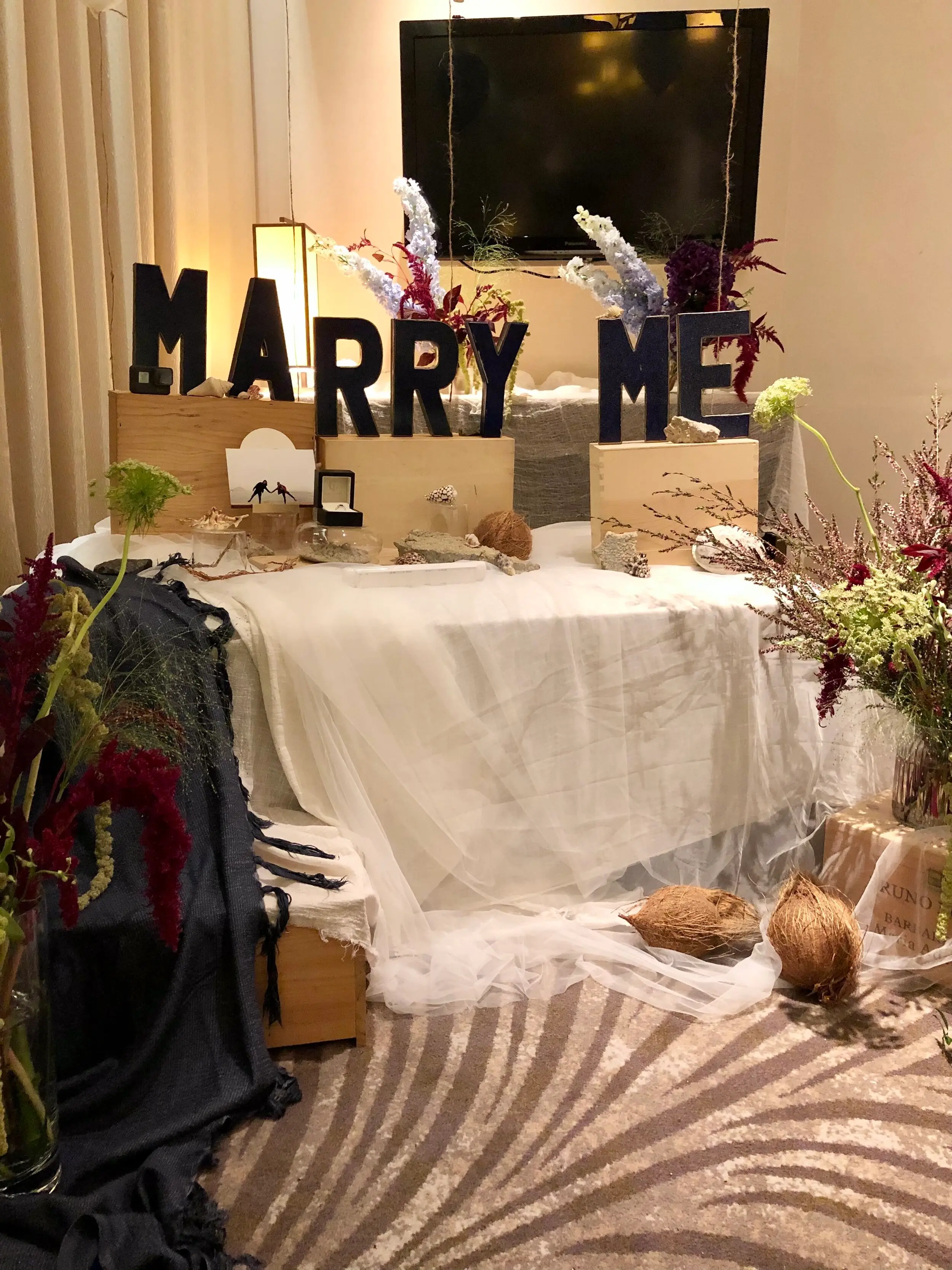 The ‘Marry Me’ sign was handpainted by K himself and his friend to add a personal touch to the setup.