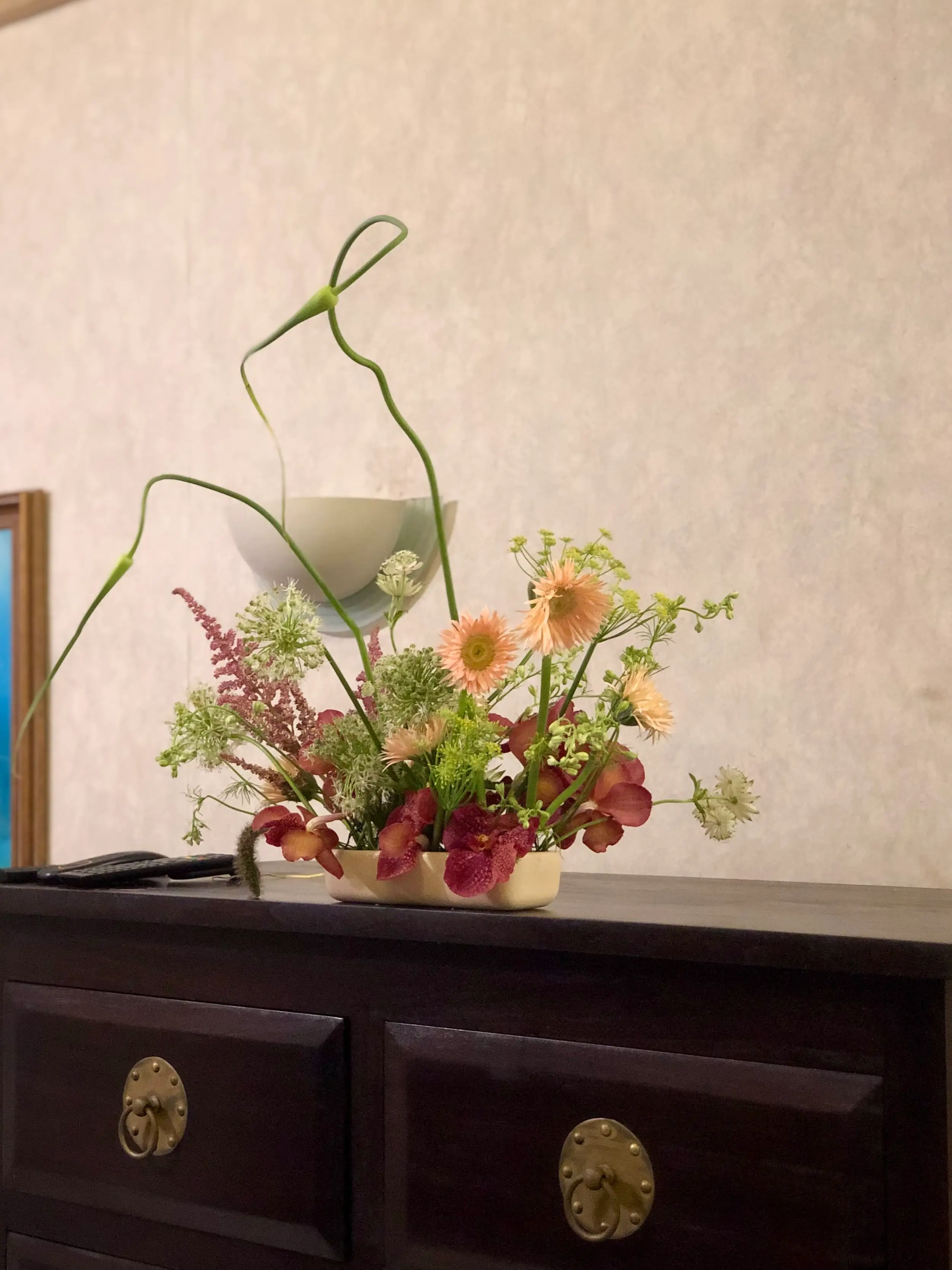 Incorporating auspicious hues of reds within centrepieces placed around the home. Image taken by Eve Keepers team